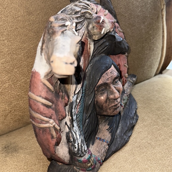 Porcelain Native American and Horse sculpture - Picture 12 of 12